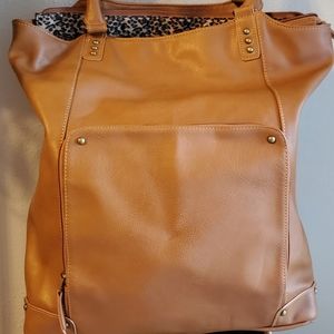 Solo New York Leather Vestry Bucket Tote